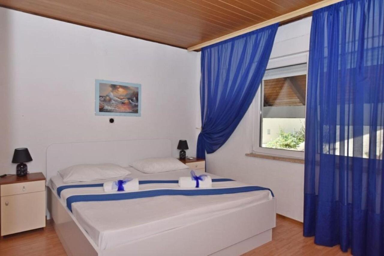 Apartment Rene Omiš Екстериор снимка