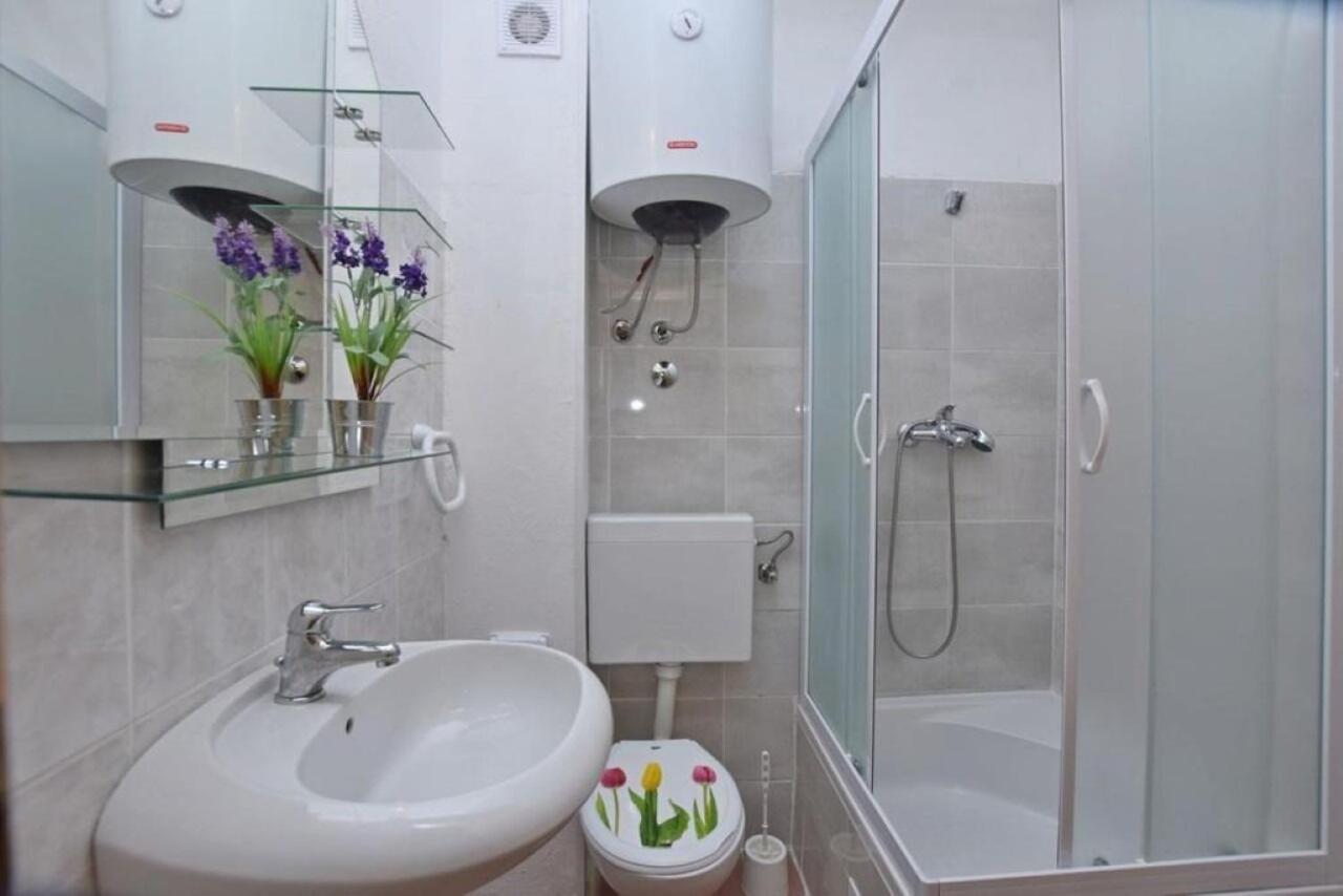 Apartment Rene Omiš Екстериор снимка