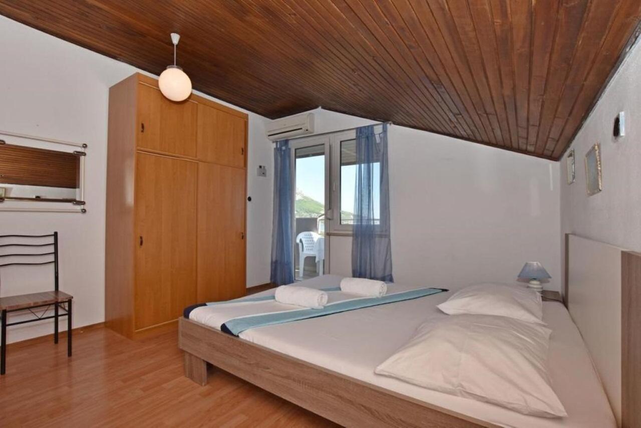 Apartment Rene Omiš Екстериор снимка
