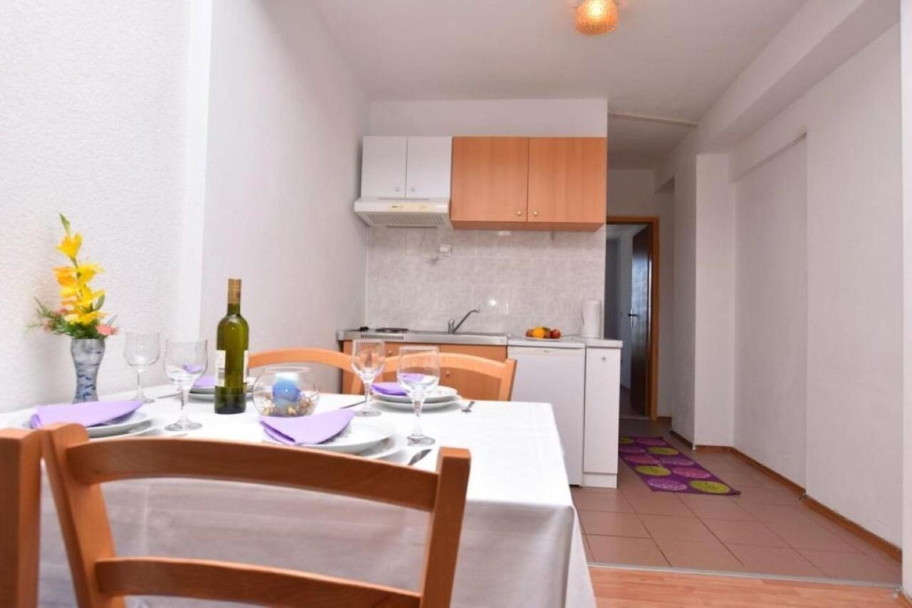 Apartment Rene Omiš Екстериор снимка