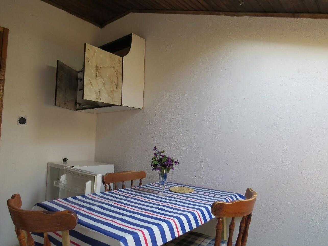 Apartment Rene Omiš Екстериор снимка