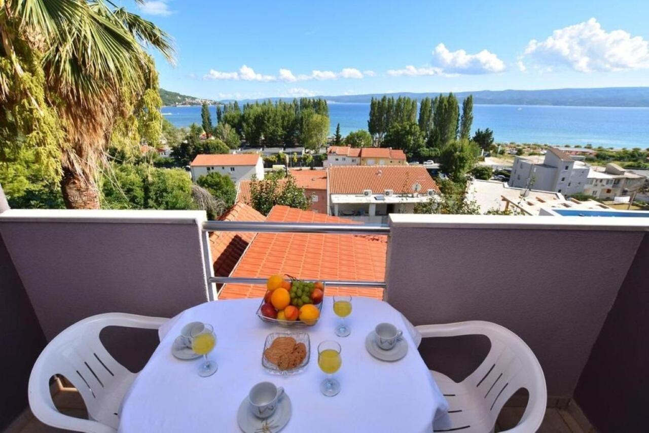 Apartment Rene Omiš Екстериор снимка