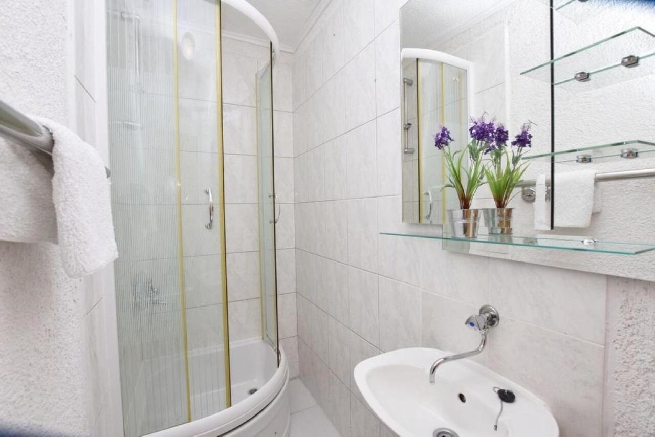 Apartment Rene Omiš Екстериор снимка