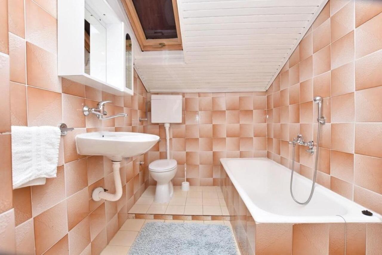 Apartment Rene Omiš Екстериор снимка