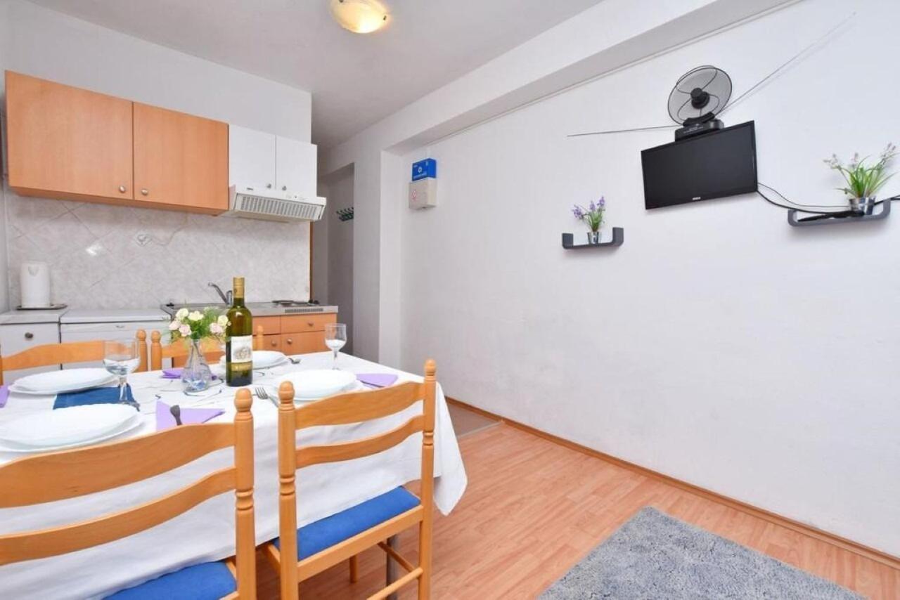 Apartment Rene Omiš Екстериор снимка